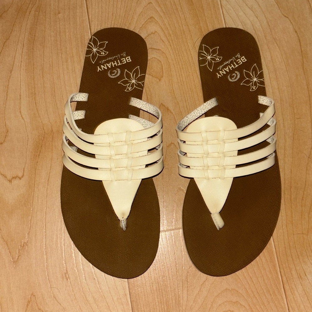 NWOT beach boutique Sandals